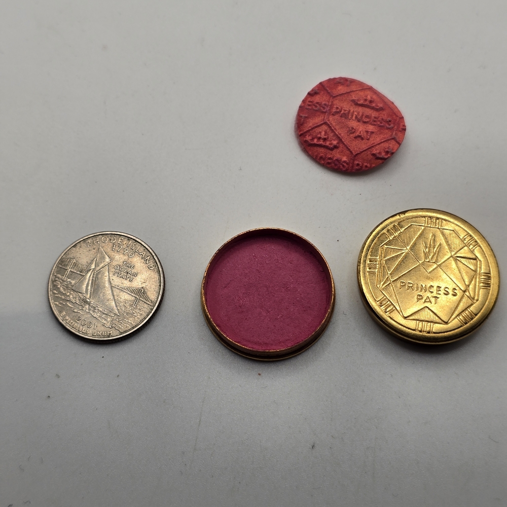 Vintage Princess Pat Gold Compact With Rouge! - Picture 5 of 6